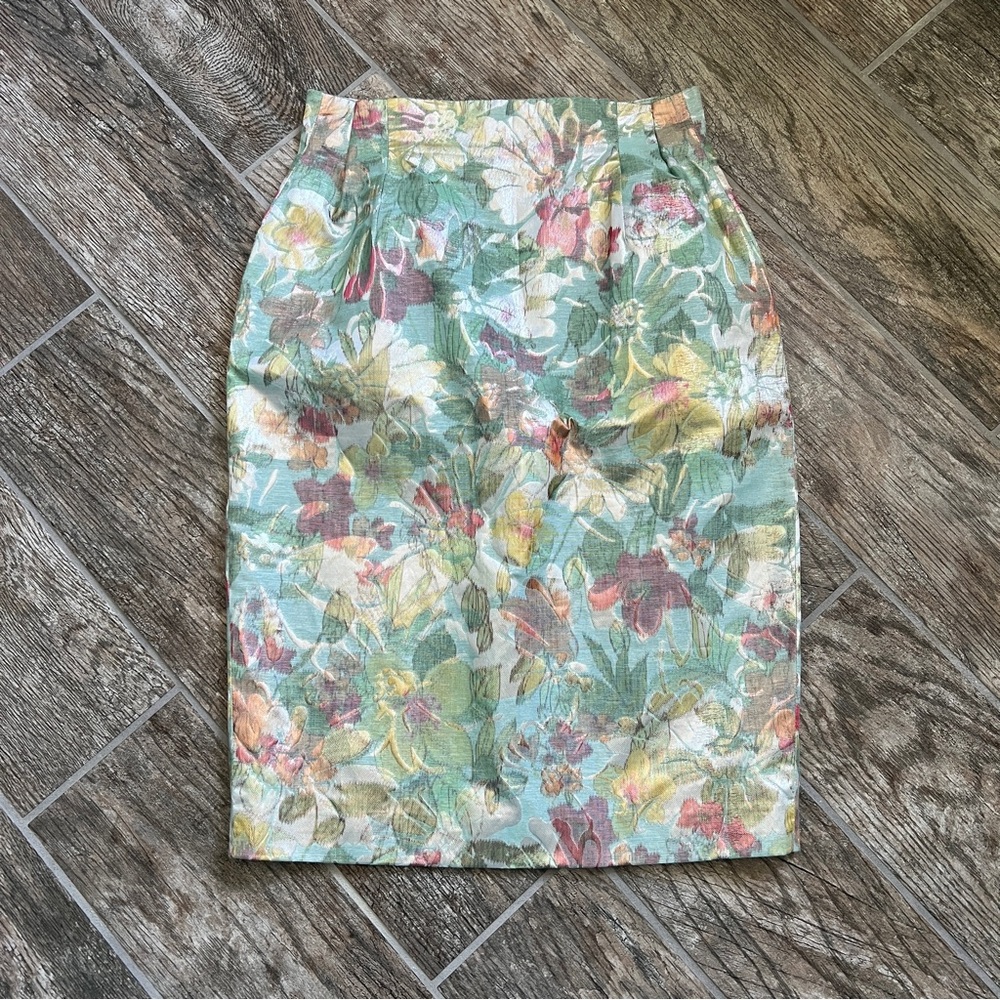 Lafayette 148 New York Chic Metallic Floral Print Pencil  Skirt, Women Size 6.